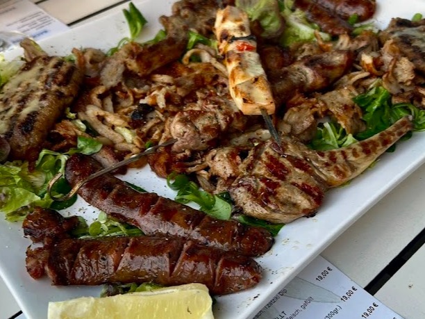 Fleisch mit Würstchen